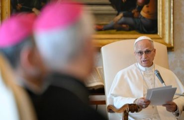 Leão XIV: Deus não abençoa conflitos e seus discípulos não apoiam quem lança bombas