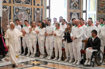 Papa aos atletas: em tempos de guerra, o esporte promove a lógica do encontro