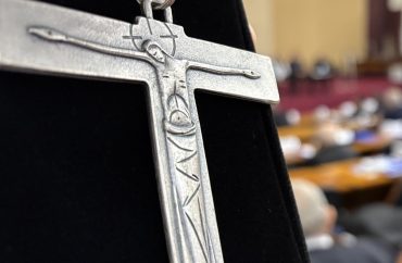Bispos do Regional Sul 1 recebem Cruz peitoral inspirada na teologia paulina