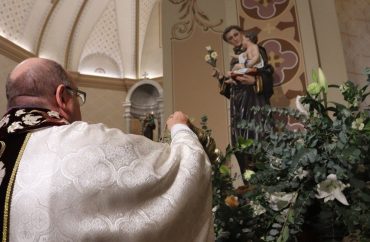 Festa de Santo Antônio em Bento Gonçalves atrai multidão