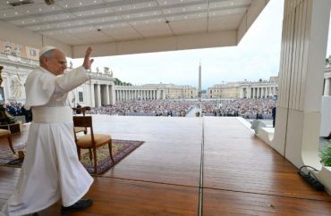 Papa: participar das procissões de Corpus Christi é um testemunho corajoso de fé