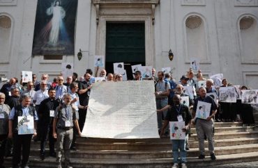Roma: sacerdotes em marcha pela paz na Terra Santa