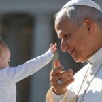Jardins do Vaticano: Papa se une a centenas de crianças de 9 países para rezar pela paz