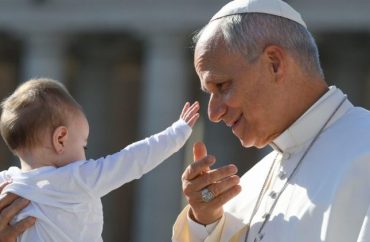 Jardins do Vaticano: Papa se une a centenas de crianças de 9 países para rezar pela paz